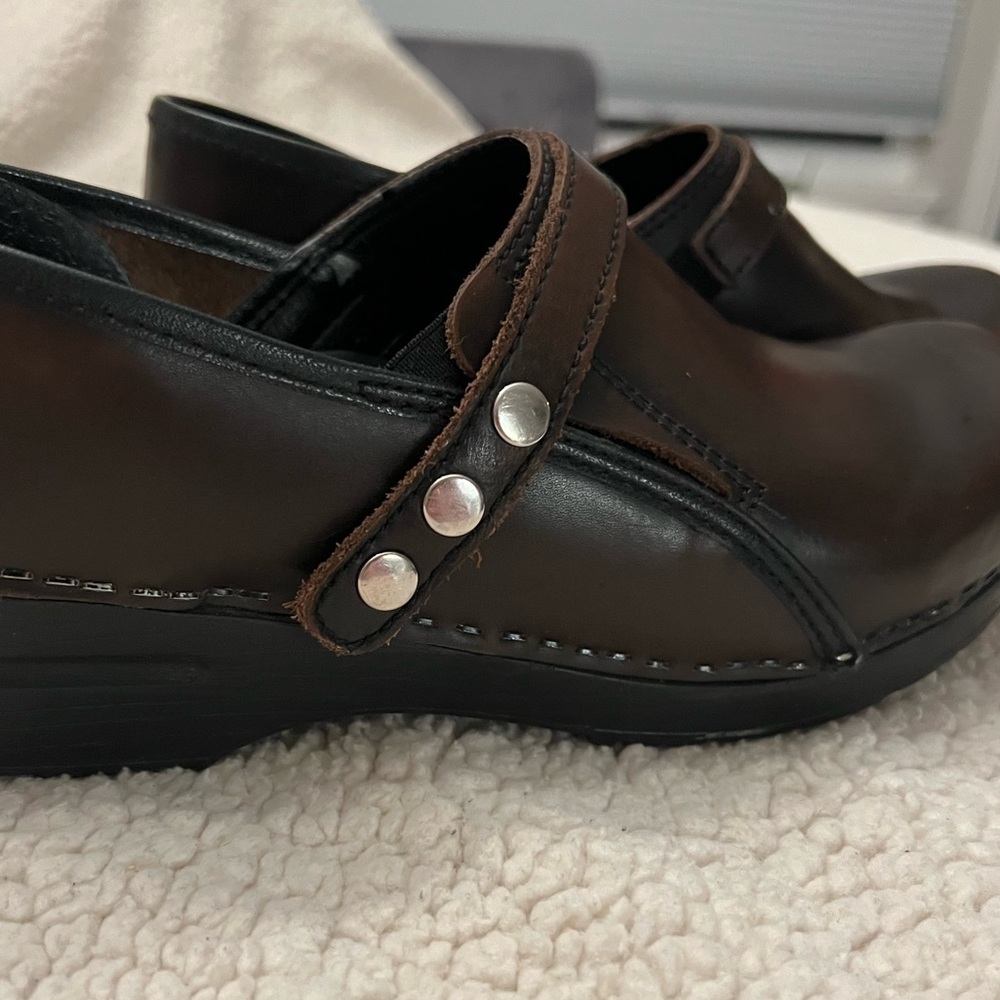 Sanita Cori brown leather clog w strap - Picture 7 of 16